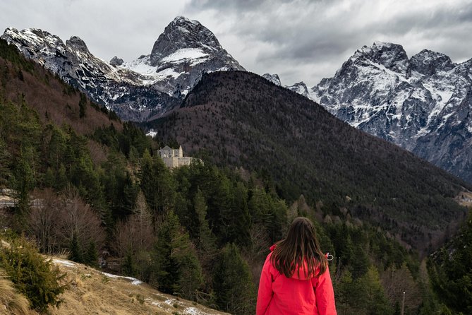 7 Alpine Wonders: Winter Edition - The hiking level: doable, but treat winter with respect