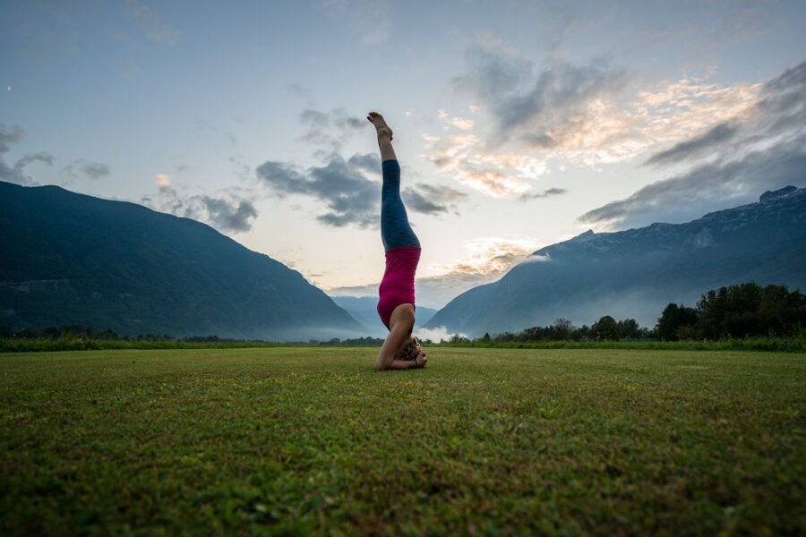 Bovec: Yoga in the Soča Valley - Meeting Lindsey at the Skydive Bovec airport (AdZENtures sign)