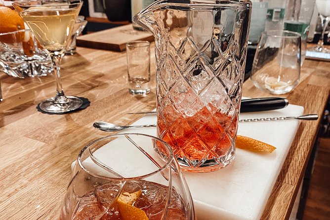 Broken Bones Gin Experience - How the Guide Paces It: Small Group, Q and A, and Real Explanations