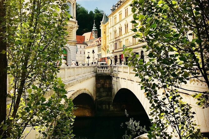 Discover Ljubljana with a local - Petkovškovo nabrežje: a river walk that talks about change since 2010