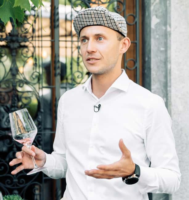 Eat & Drink Ljubljana Food Tour by Sigismundi - Tromostovje guided walk: sightline breaks between tastings