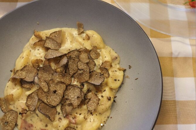 Food & Wine -> Gourmet tour in Piran - Meeting at Tartini Square at 1:00 pm, then eating your way through Piran