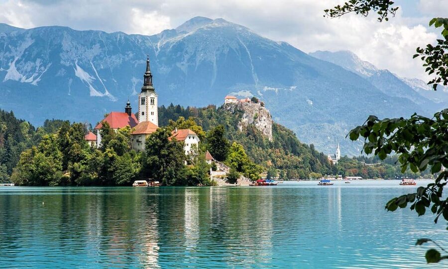 From Ljubljana: Lake Bled Day Tour - Lakeside break in Bled: promenade time is the real reset button