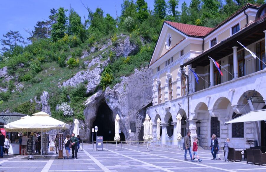 From Ljubljana: Postojna Cave & Predjama Castle Guided Trip - Postojna Cave: Electric Train Ride, Then Guided Caverns Walk