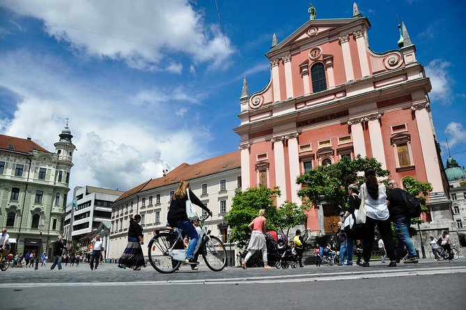 Historic Ljubljana Tour with Ljubljana Castle included - Where You Meet and How the Timing Works