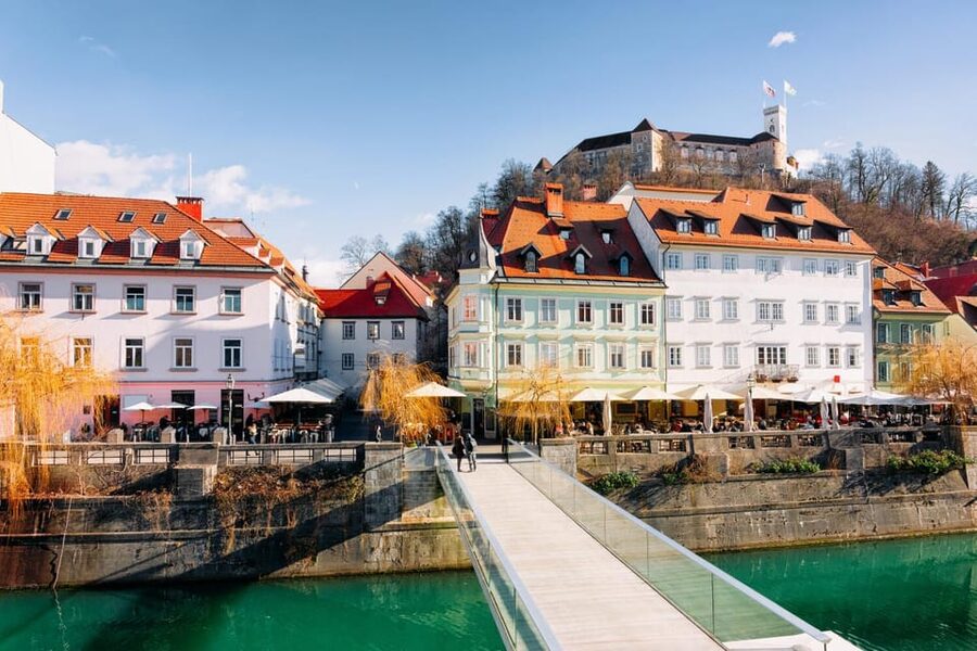 Ljubljana: 2h walking tour with local guide - Key highlights you should look forward to