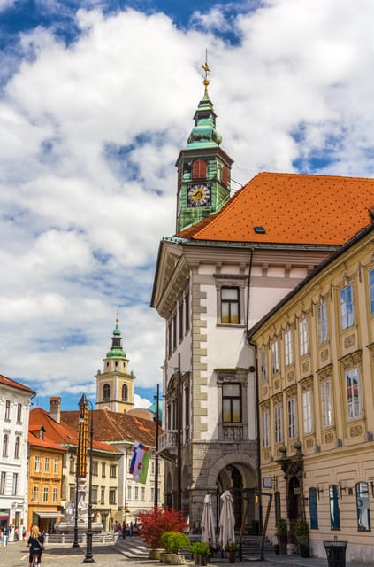 Ljubljana: 2h walking tour with local guide - Congress Square and the University of Ljubljana: why this square matters more than it looks