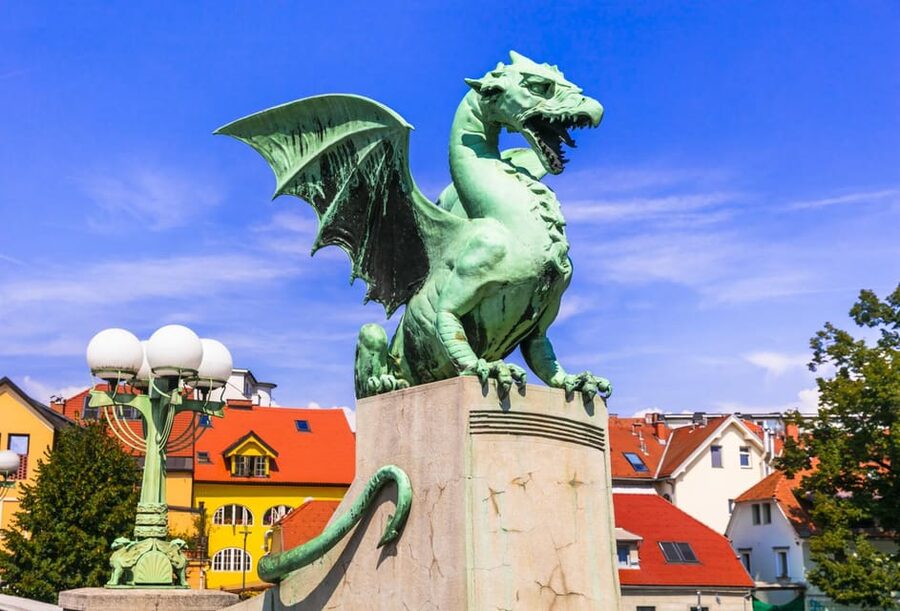 Ljubljana: 2h walking tour with local guide - Cobblers (Shoemaker’s) Bridge and Old Square lanes: where photos meet atmosphere