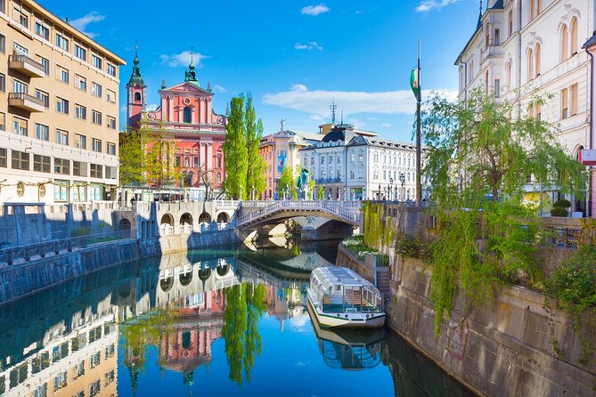 Ljubljana boat cruise and walking tour - Prešernov trg meeting point and the 2.5-hour flow that works