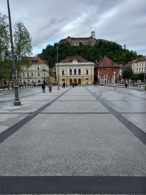 Ljubljana castle on foot :) con guida in italiano - Cobblers’ Bridge and Hercules Fountain, the city seen through water and stone