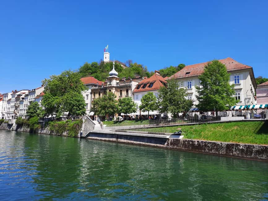 Ljubljana castle on foot :) con guida in italiano - Trg francoske revolucije and the quick hits that set the tone