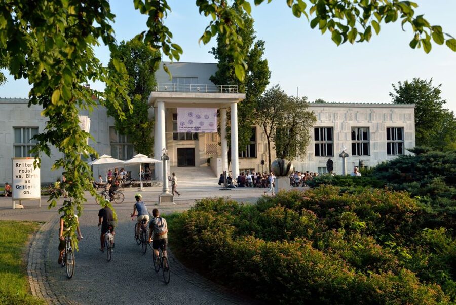 Ljubljana: City Card - Bikes and buses: moving between museums without overplanning