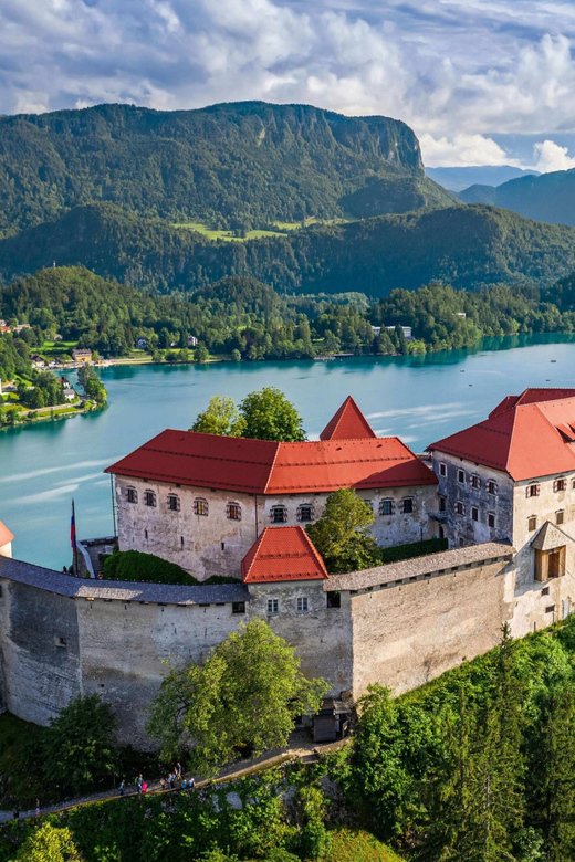 Ljubljana: Lake Bled, Postojna Cave, and Predjama Day Tour - Postojna Cave: the underground start that sets the tone