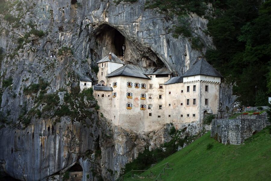 Ljubljana: Lake Bled, Postojna Cave, and Predjama Day Tour - Predjama Castle: the cliffside fortress and the Erazem legend