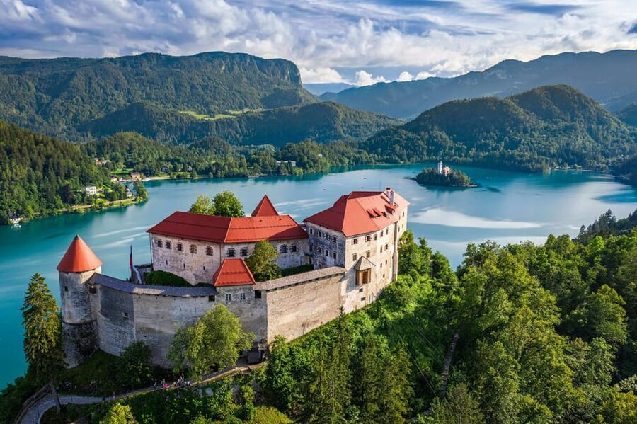 Ljubljana: Lake Bled, Postojna Cave, and Predjama Day Tour - Timing and tradeoffs in a 10-hour day