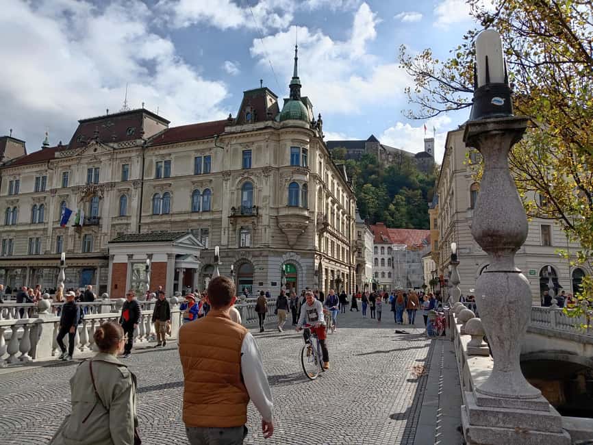 Ljubljana: Private tour to discover the city of dragons - Triple Bridge (Tromostovje) and the river-crossing feel
