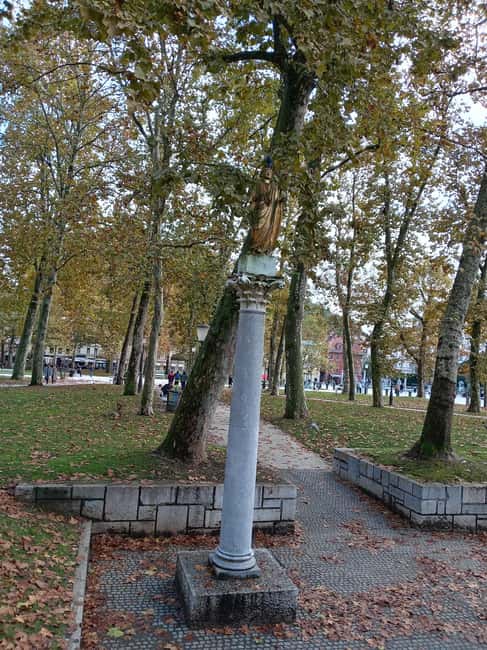 Ljubljana: Private tour to discover the city of dragons - Preseren Square, the market square, and the “day-to-day” Ljubljana