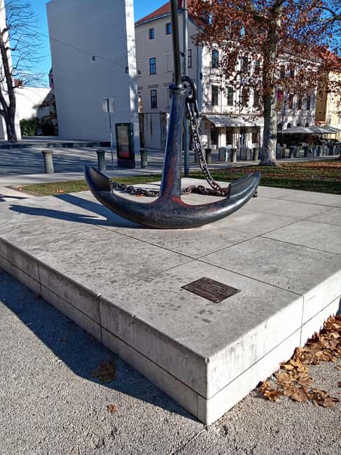 Ljubljana: Private tour to discover the city of dragons - Finishing at the Cathedral of St. Nicholas: the strong visual finish