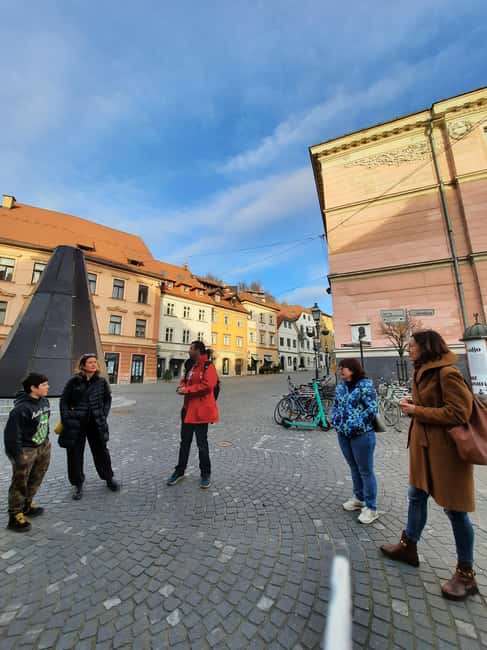 Ljubljana: Private tour to discover the city of dragons - Starting at Mestni trg 2, and how the walk keeps you oriented