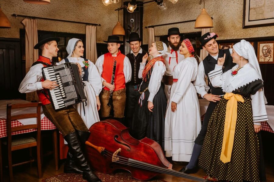 Ljubljana: Traditional Slovenian Dinner and Show - From schnapps and škljoče to a full evening in one sitting