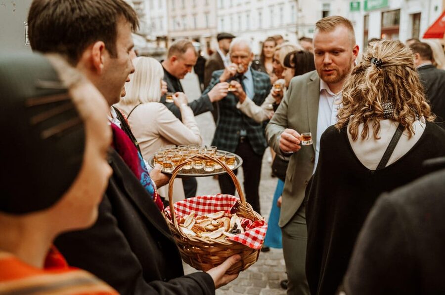 Ljubljana: Traditional Slovenian Dinner and Show - Folk dance performances and the stories behind them