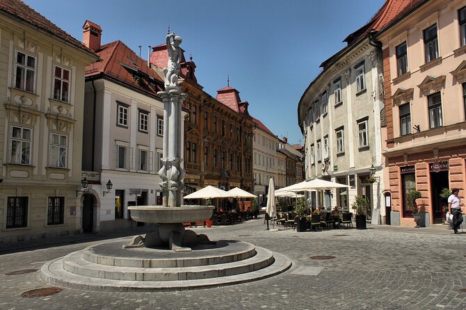Old Town and Castle Group Tour in Ljubljana - Ljubljana Castle: Courtyard, Wall Walk, Towers, and Underground Dungeons