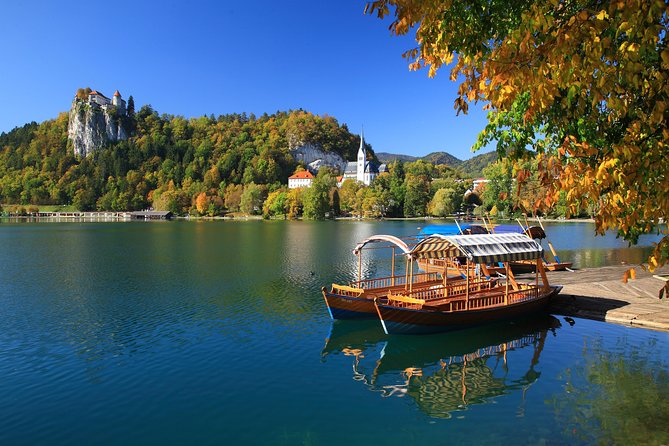 Postojna cave, Predjama castle and Lake bled from Ljubljana - Predjama Castle: a 100-meter cliff setting with a focused visit
