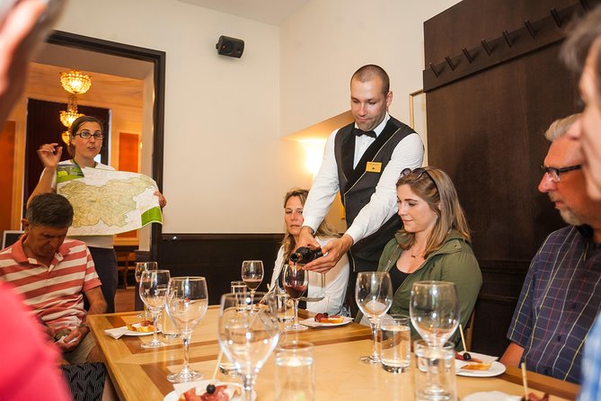 Slovenian culinary experience in Ljubljana - small group - tour - The history and architecture walk you get while you eat