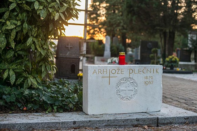 The Deadly Walk - Ljubljana Cemetery Tour - Other artistic landmarks in the grounds: how the tour builds a full picture