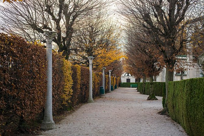 The Deadly Walk - Ljubljana Cemetery Tour - Learning important Slovenian figures without feeling like a lecture