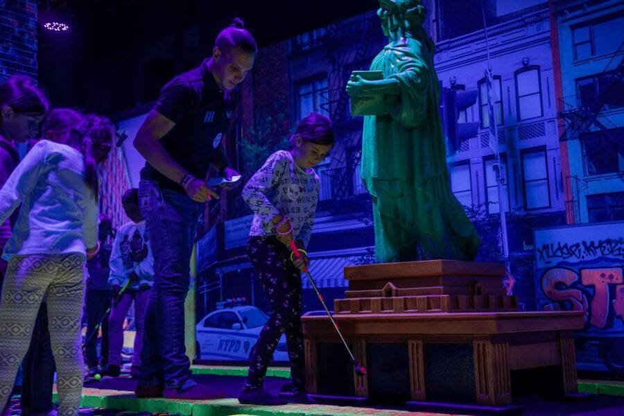 Woop! Glow golf: Ljubljana Btc City - Room Four: Africa Safari Moments for Big Smiles